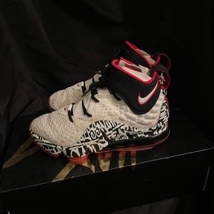 LeBron XVII Grafiti Nike